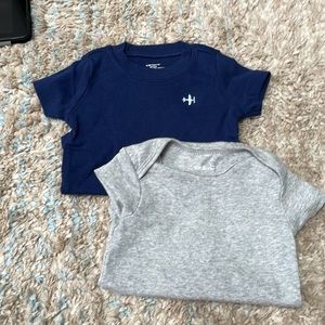 2 assorted 3-6m onesies Carter’s light grey navy blue nwt cotton bodysuit baby